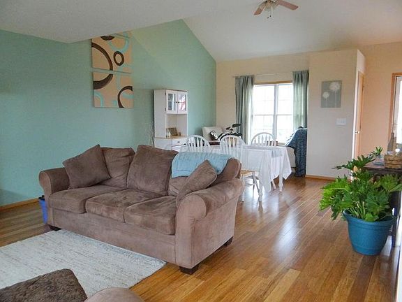 4th image of 1220 Reserve Dr