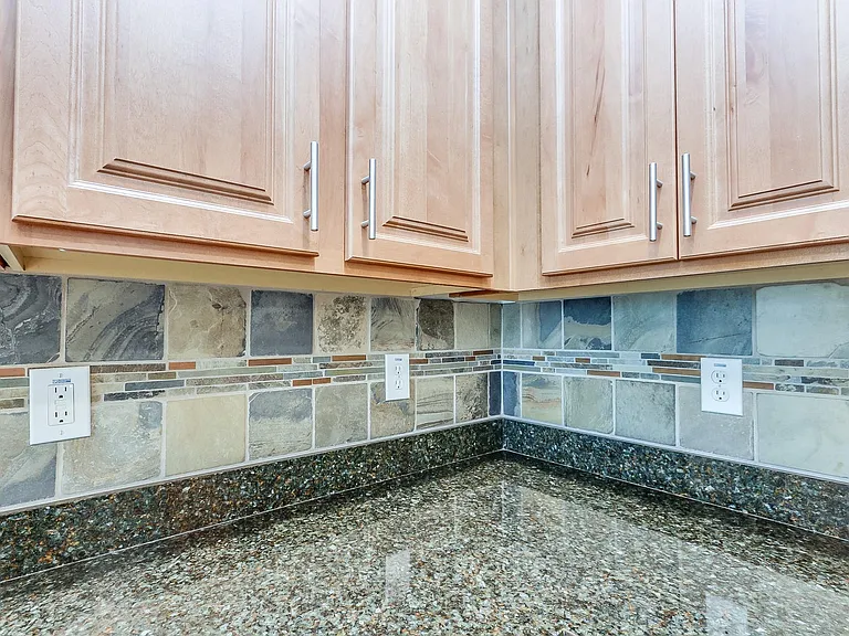 869 E Doral Ct — Photo 3