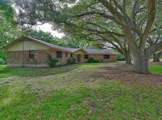 915 Farmers Rd, Brenham, TX 77833