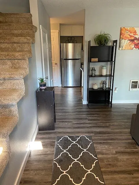 2 bed, 1.5 bath, 1024 sqft, $2,100 — Photo 3