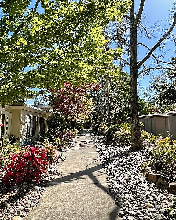 2nd image of 1147 Oakmont Dr APT 8