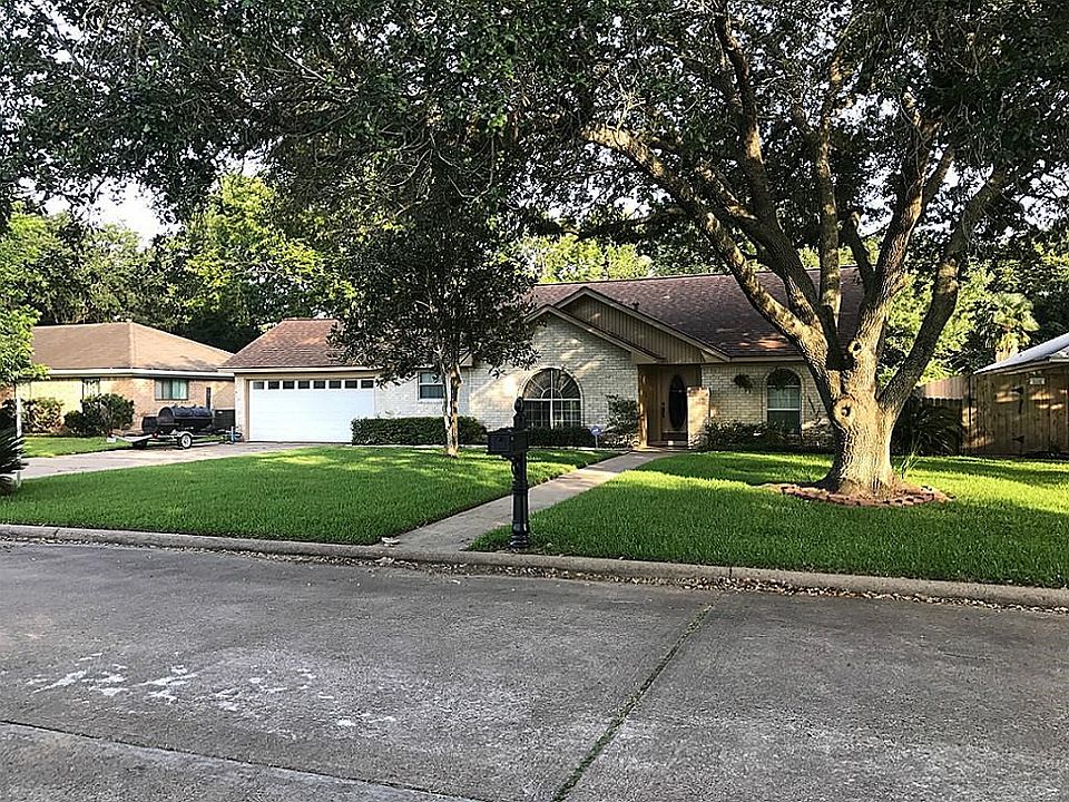 1st image of 203 W Sherwood Dr