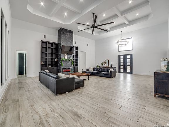5th image of 903 Gillette Blvd