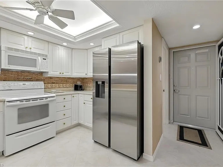 26000 Hickory Blvd #204 — Photo 4