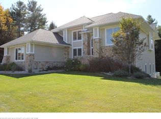 31 Woodhaven Dr, Lewiston, ME 04240