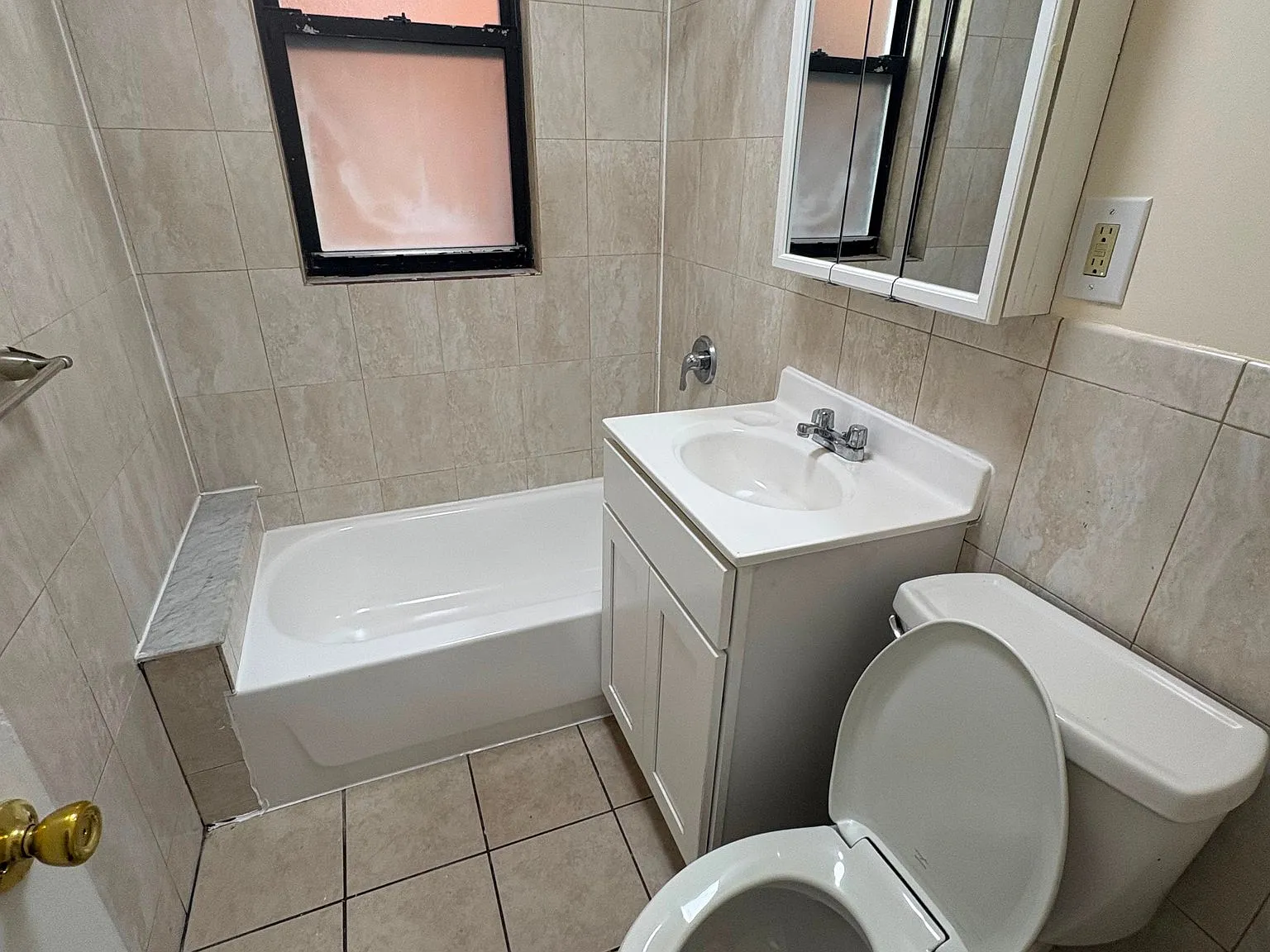 3 bed, 1.0 bath, $3,400 — Photo 4