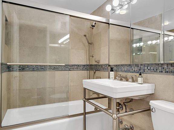 5th image of 225 E 57th St APT 16-B