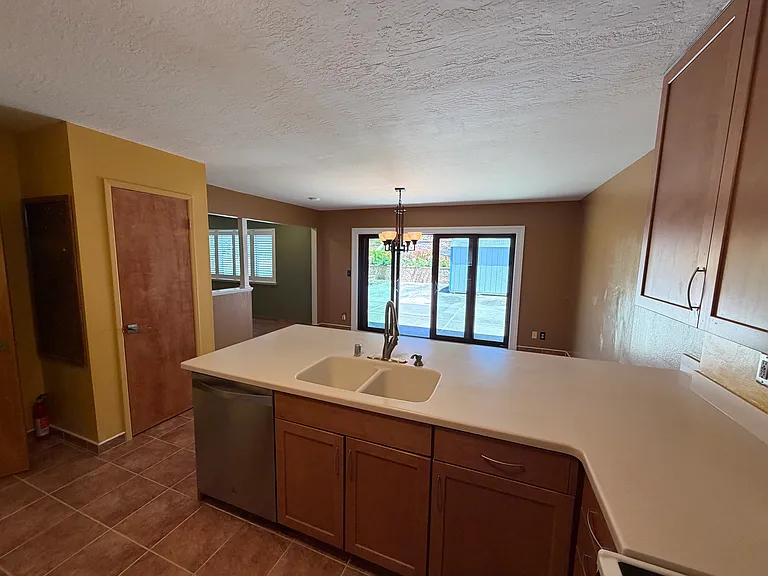 1619 Beechwood Dr — Photo 4