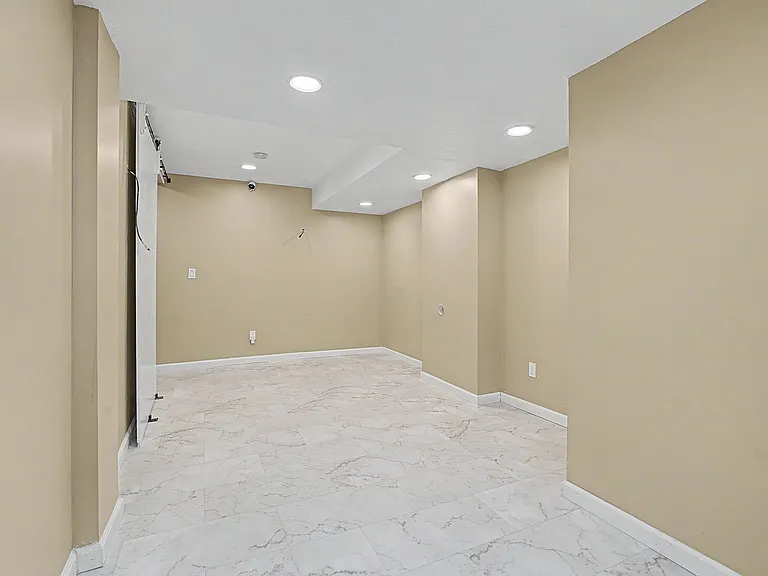 7973 Seabury Ct — Photo 42