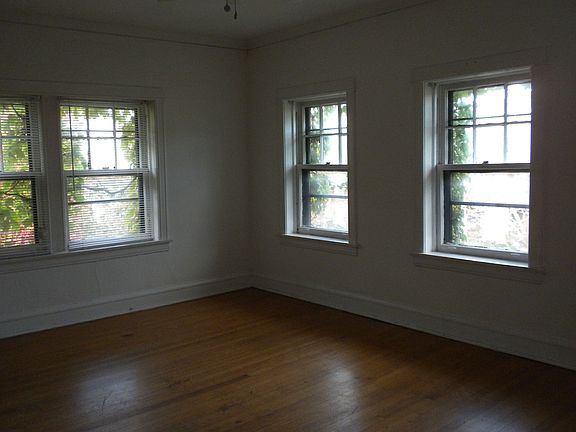 3rd image of 2577-79 N Stowell Ave #2577-B