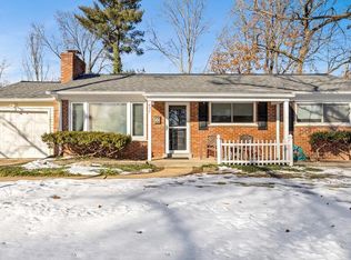 437 Ashwood Ln, Saint Louis, MO 63122