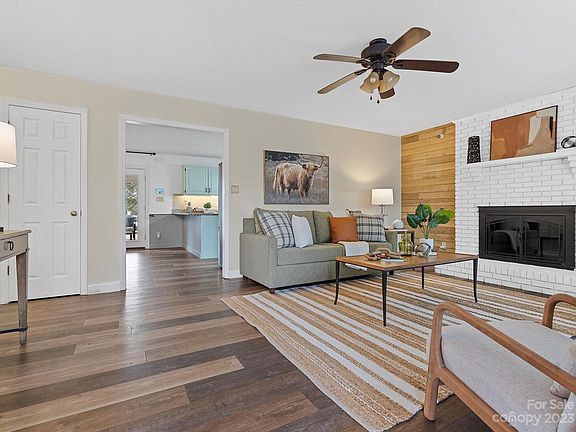 3rd image of 4385 Windsong Ln