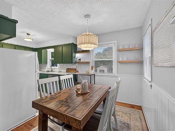 4th image of 3611 S Spring St