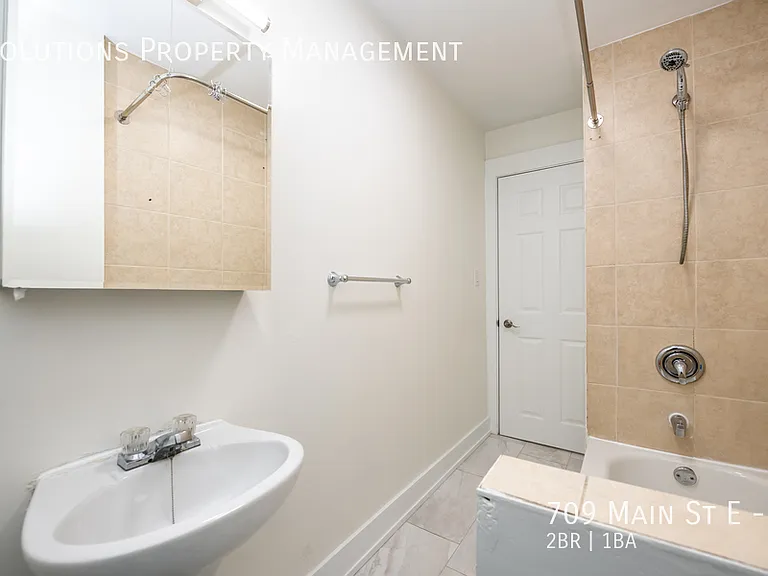 709 Main St E #4 — Photo 22