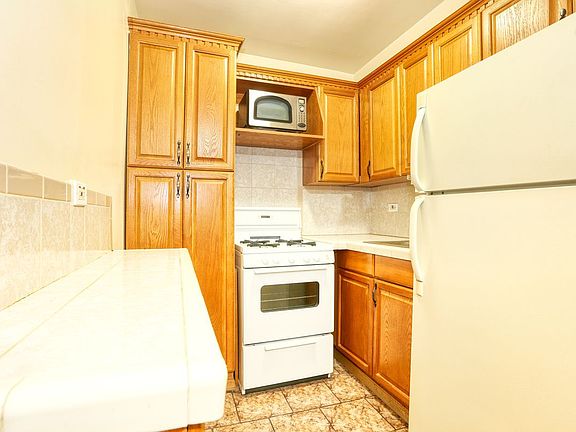 3rd image of 275 Webster Ave APT 2N