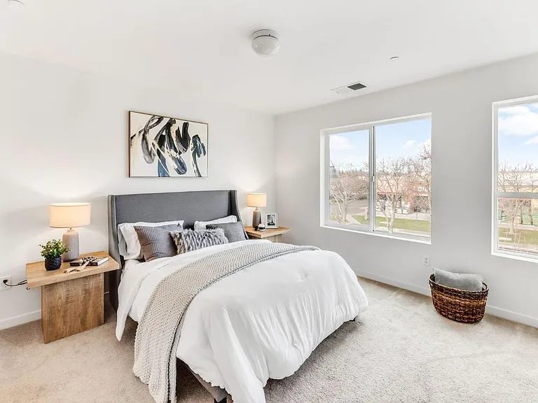 10946 International Dr — Photo 24