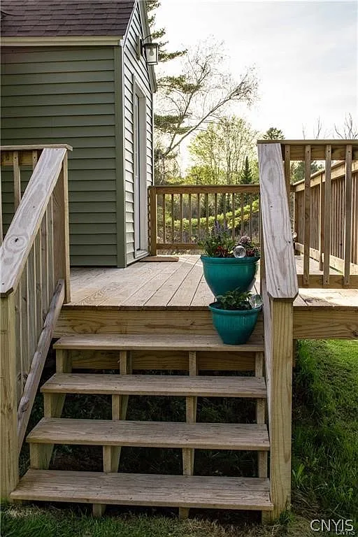 3 bed, 1.0 bath, 2025 sqft, $1,950 — Photo 4