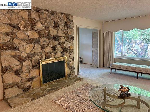 3rd image of 1319 Murchison Dr