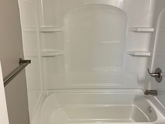 4th image of 904 Georgian Dr APT I