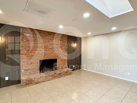 4th image of 1275 E Loma Vista Dr