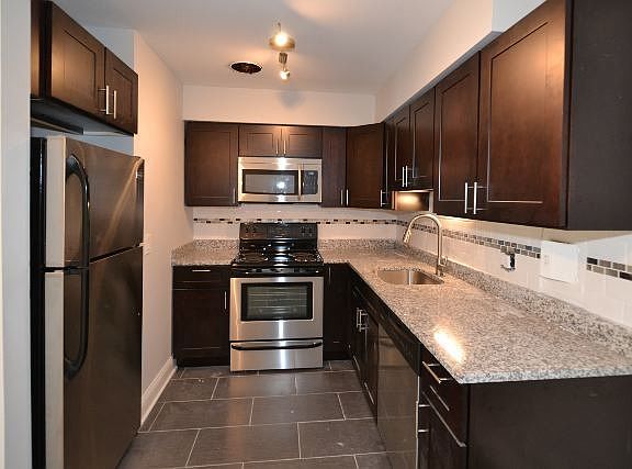2nd image of 6029 N Winthrop Ave APT 405
