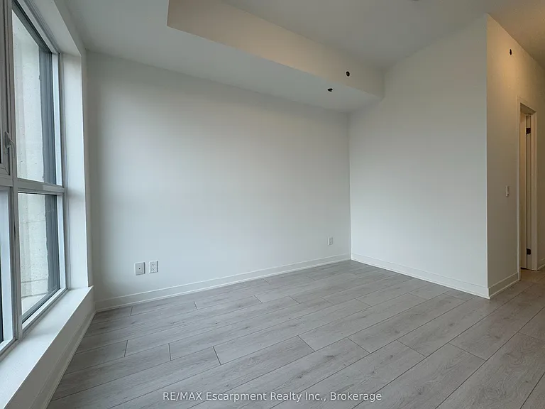 405 Dundas St W #721 — Photo 13