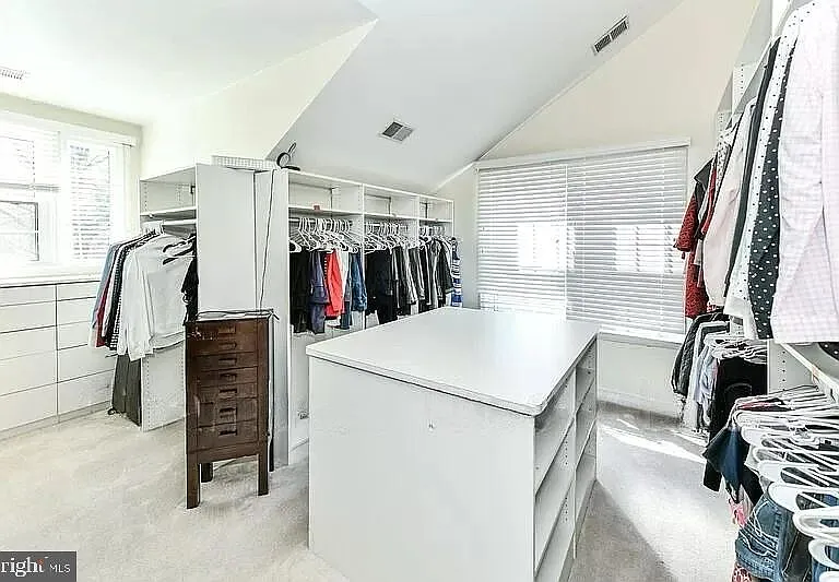 1088 Safa St — Photo 10