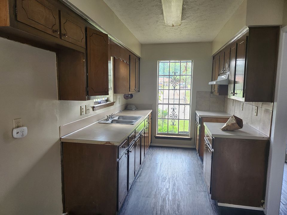2nd image of 229 Briarbrook Dr #1