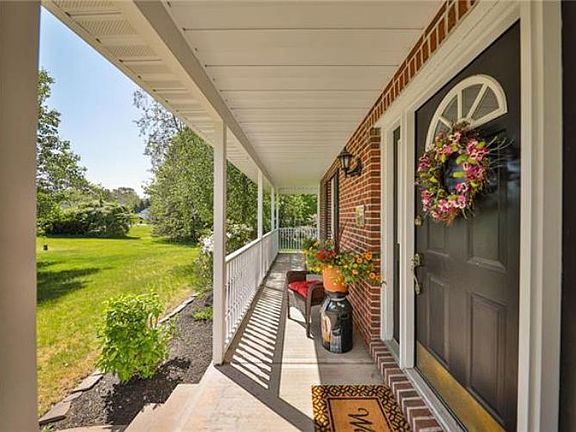 2nd image of 302 Beaver Run Dr