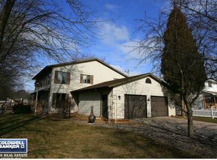 2883 Sleepy Hollow Dr, Green Bay, WI 54311