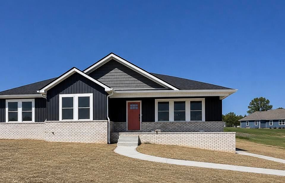 1st image of 170 Lone Oak Dr