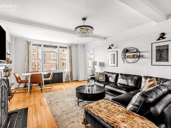 302 W 12th St APT 10D, New York, NY 10014