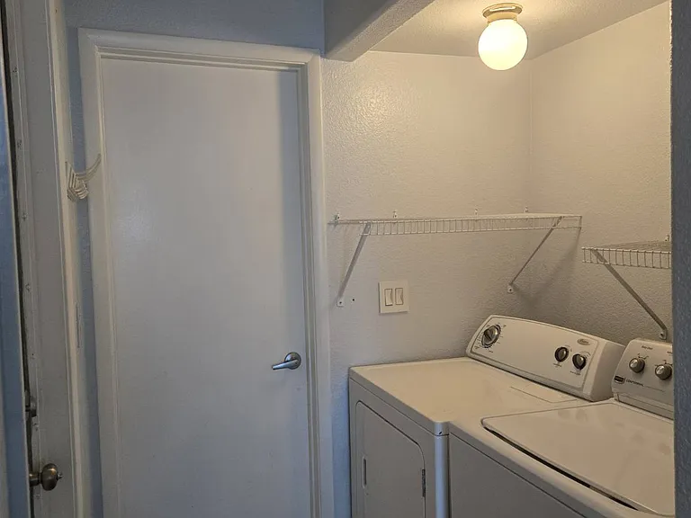 6905 Coral Rock Dr — Photo 8