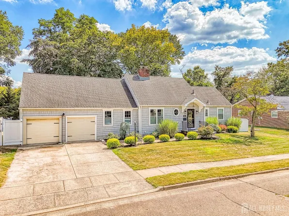 18 Elmwood Dr, Milltown, NJ 08850