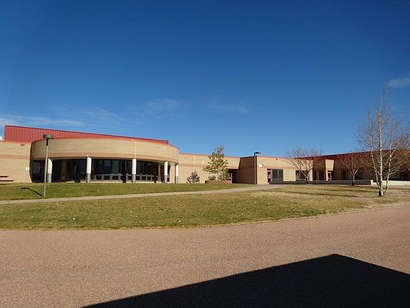 Popular District 20 Pioneer Elementary Is A Short Walk Away!