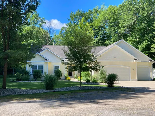 6175 Red Pine Ct, Ludington, MI 49431