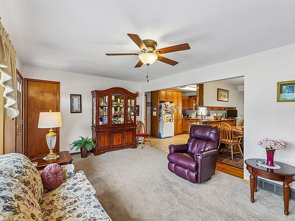 5th image of 808 E Detroit Ave