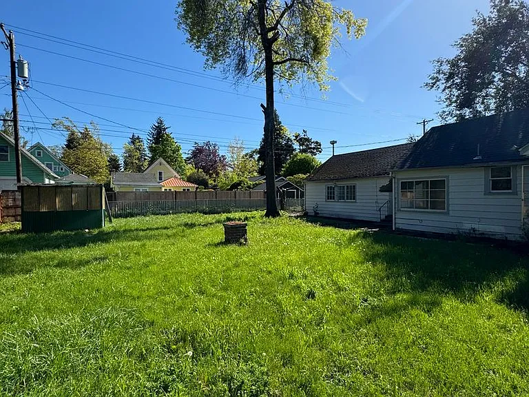 737 E St — Photo 4