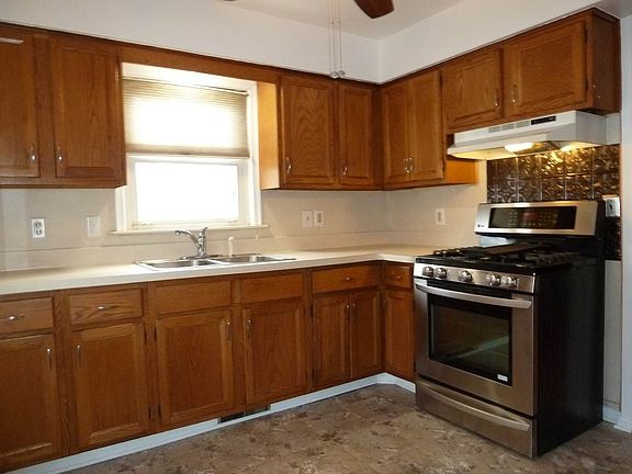 3rd image of 24380 Outer Dr