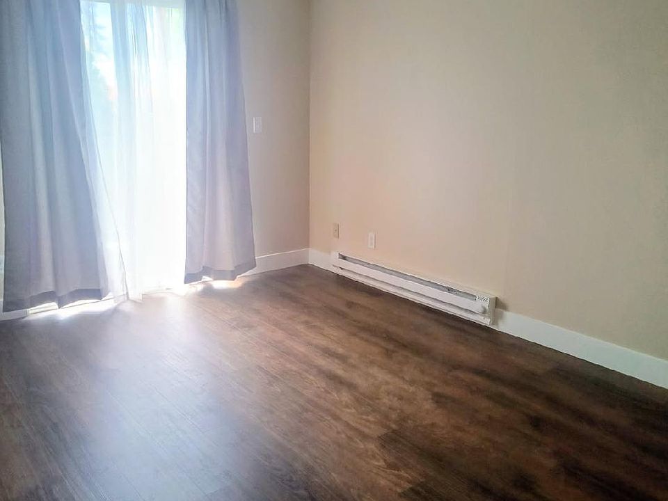 1st image of 1569 N Manzanita St
