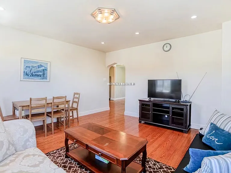 22 Arleta Ave — Photo 6