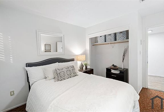3rd image of 515 21st St APT 1