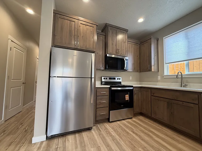 4025 Filbert St NE — Photo 7