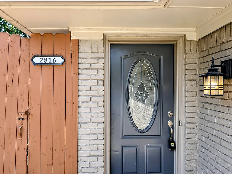 2816 Golfing Green Dr — Photo 2