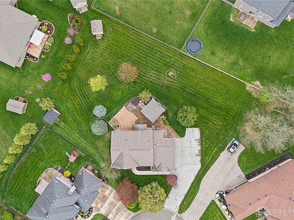 3rd image of 280 Diamond Dr