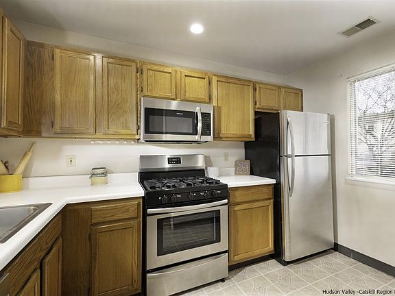 4th image of 206 Gregory Ct