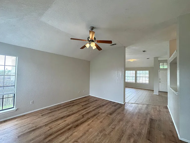 607 Hogan Dr — Photo 13