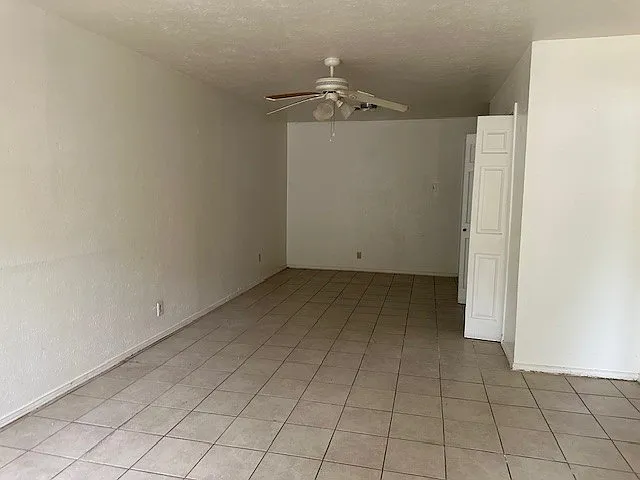 2 bed, $995 — Photo 2