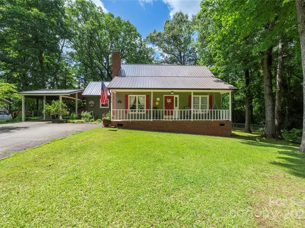 515 Holly Cir, Mount Holly, NC 28120