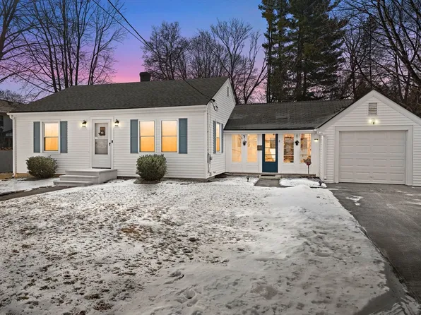 8 Taft St, Uxbridge, MA 01569